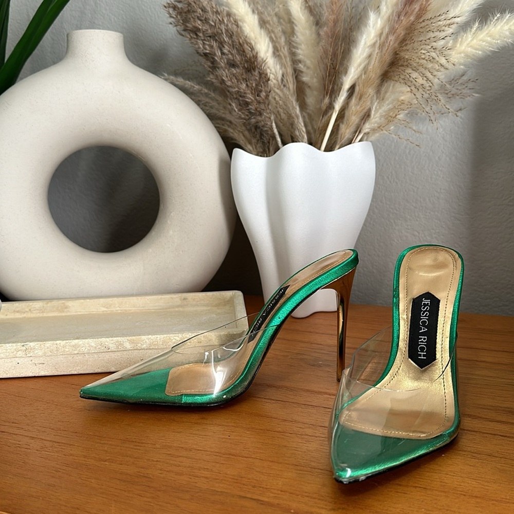 Jessica Rich Vinyl Pump Mule, green insole / gold heel